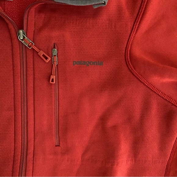 Patagonia full sleeve full zipper jacket men’s size L current size S - a hole - Picture 2 of 10
